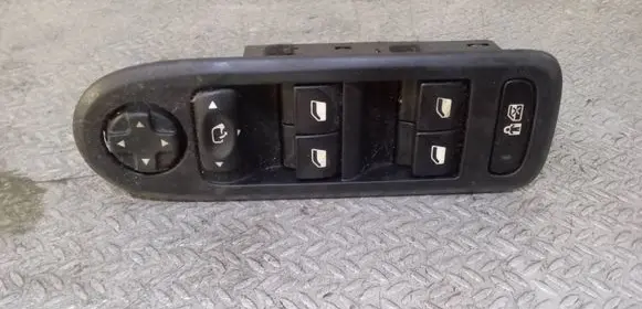 Citroen C5 Electric window control switch 96599975XT