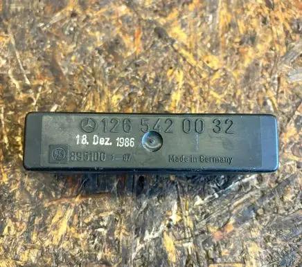 Mercedes-Benz E W124 Light module LCM 1265420032 8951001 1808Z1986