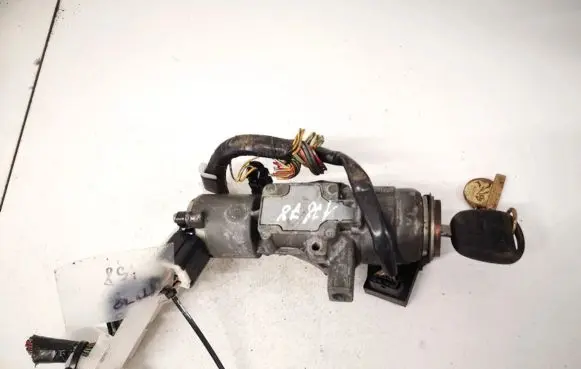 Toyota Avensis T250 Ignition lock n0501517