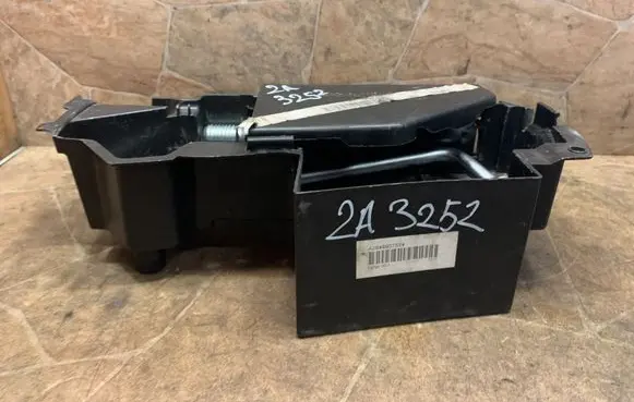 Mercedes-Benz C W204 Tool set A2128980914