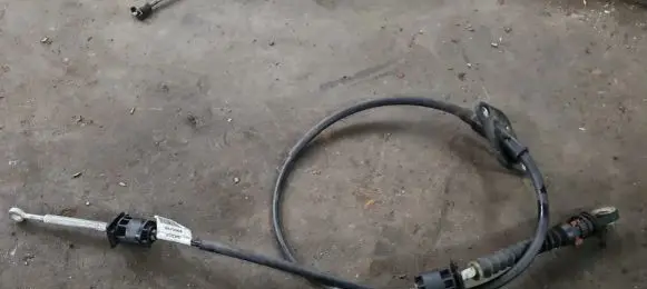 Volvo XC70 Gear shift cable linkage 8675068