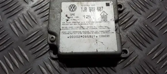 Volkswagen PASSAT B5 Airbag control unit/module 1J0909607 5WK4199