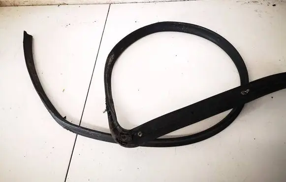 Opel Corsa E Rubber seal front coupe door 565740102