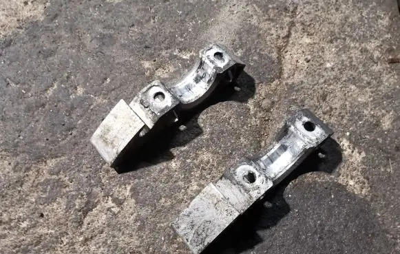 Audi Q7 4L Sway bar bush bracket, front 7L0411063B