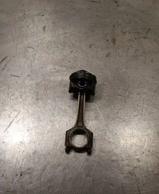 Ford Focus Piston with connecting rod 