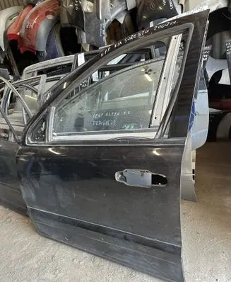 KIA Sorento Front door