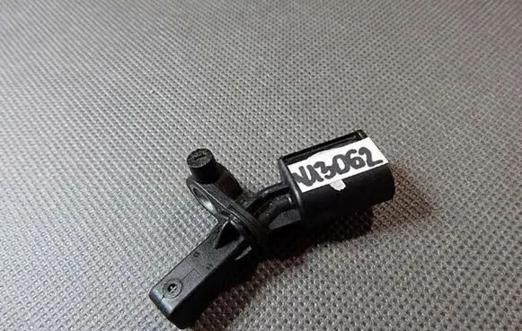 Volkswagen Polo V 6R ABS rear brake sensor 10071162343
