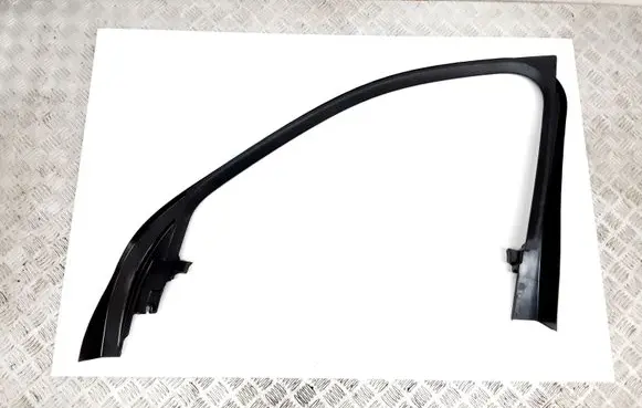 Volvo XC90 Front door glass trim molding 31393870
