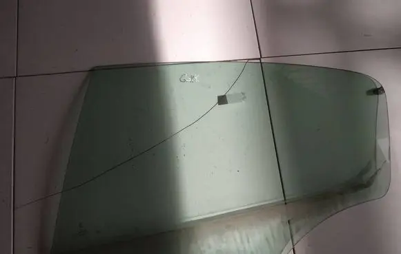 Peugeot 407 Rear door window glass AS2
