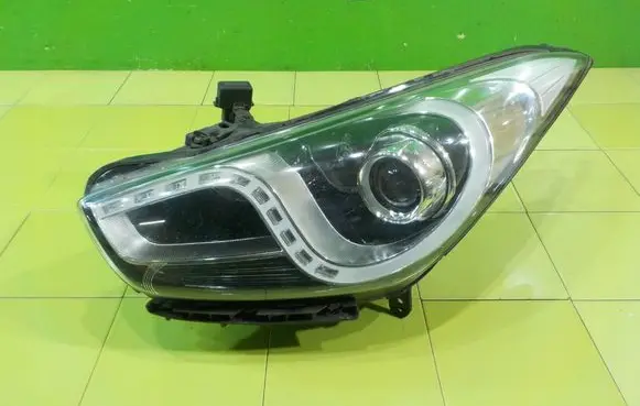 Hyundai i40 Headlight/headlamp PRZOD