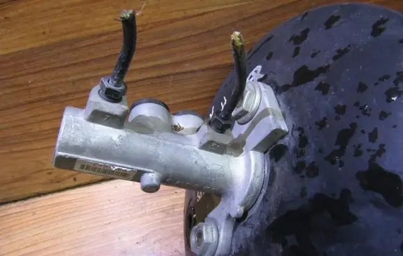Audi A6 S6 C5 4B Master brake cylinder