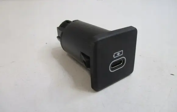 Land Rover Range Rover L460 Type LK Cigarette lighter front M8E219010CA