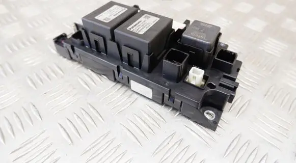 Toyota Prius (XW30) Relay mounting block G92Z147020 G384348020 G384248020