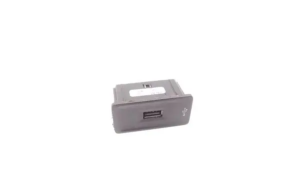 Volkswagen Caddy USB socket connector 3G0035222