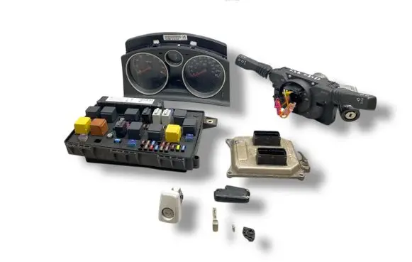 Opel Zafira B Engine ECU kit and lock set 55598211 13423853 13285620M