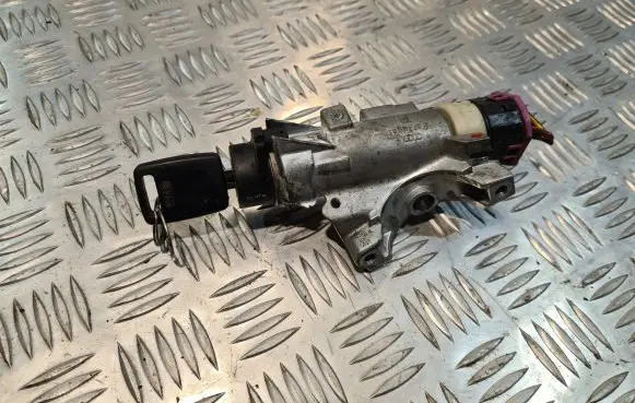 Audi A4 S4 B5 8D Ignition lock 4D0905851E