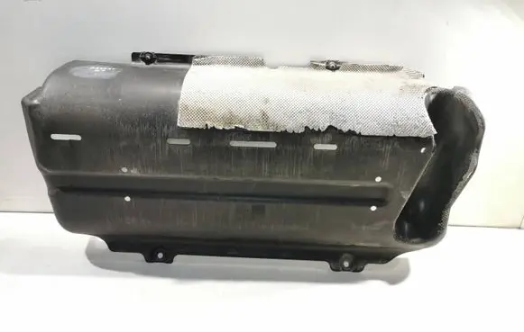 Volkswagen PASSAT B7 Fuel tank bottom protection 3AA201973