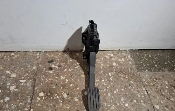 Volvo XC60 Accelerator throttle pedal 8G9N9F836