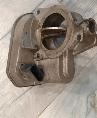 Audi A8 S8 D3 4E Throttle valve 057128063
