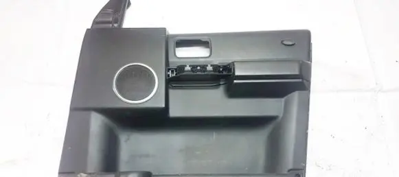 Land Rover Discovery 3 - LR3 Front door card panel trim