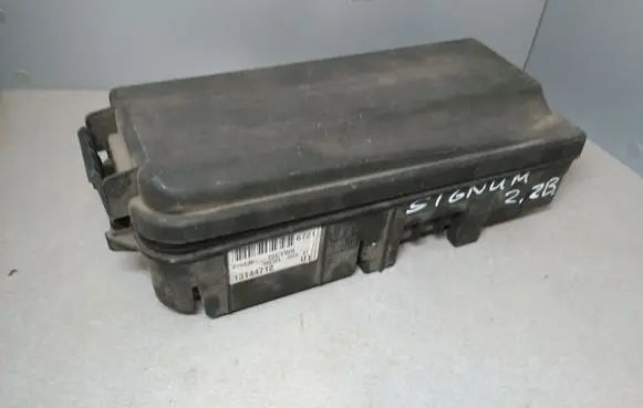 Opel Signum Fuse module 13144712 519069017 24438039