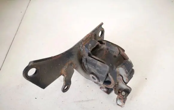 Toyota Avensis T250 Engine mount bracket