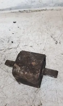 Mercedes-Benz E W212 Engine mount bracket