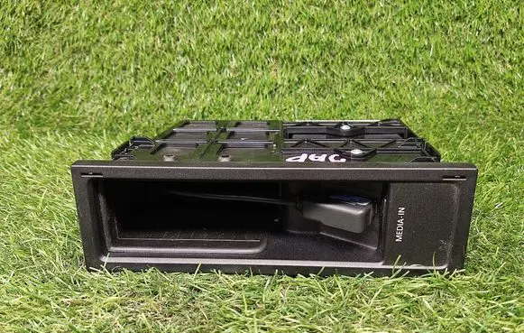 Volkswagen Golf VI Head unit multimedia control 5N0035341B 5N0035558