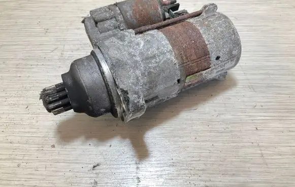 Volkswagen Golf V Starter motor 02M911023N