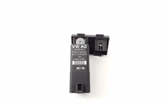Volkswagen Tiguan Glow plug pre-heat relay 038907281D