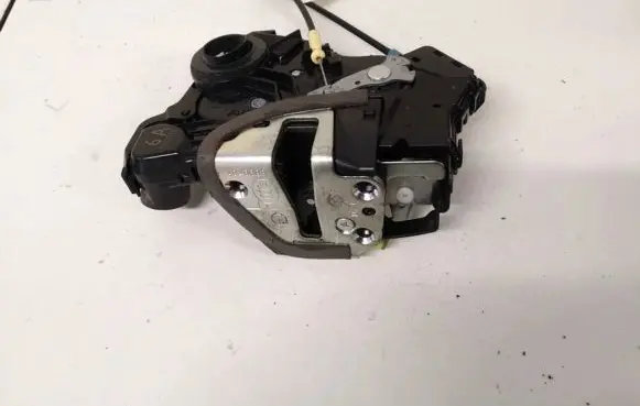 Lexus CT 200H Front door lock 1102912