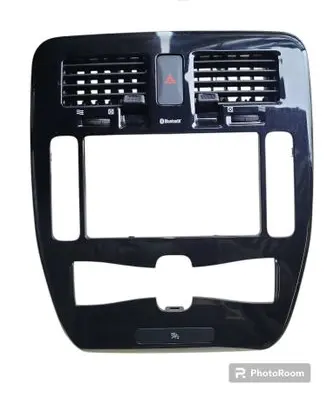 Nissan Leaf I (ZE0) Radio/GPS head unit trim 682603NL0A 682U13NL0A