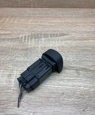 Renault Scenic I Hazard light switch 2517701 435868 WithPlug