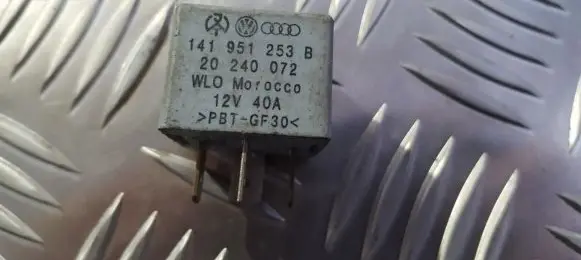 Volkswagen Golf IV Other relay 141951253B 20240072