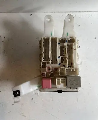 Toyota Auris 150 Fuse box set 8273002130A