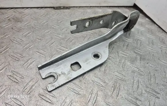 Engine bonnet/hood hinges