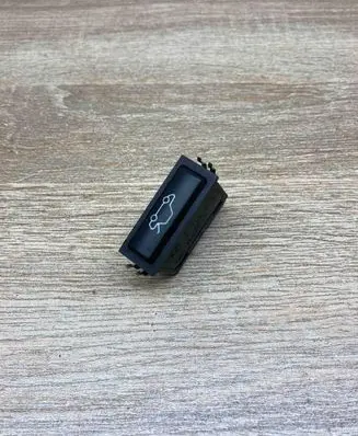 BMW 5 E39 Tailgate opening switch 8365579 03052500