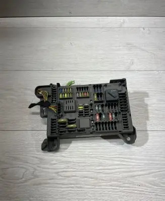BMW X5 E70 Fuse module 693168704 518954021A 0333131693168704