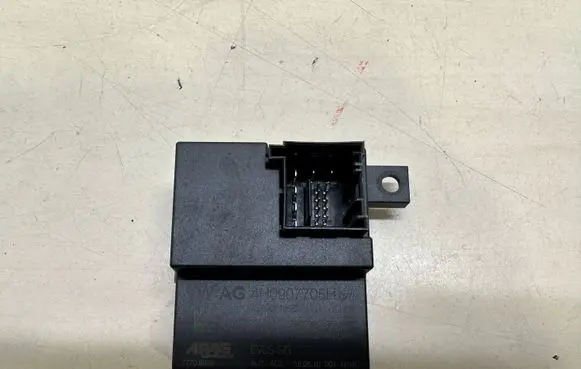 Volkswagen Touareg II Steering rack control module 4H0907705H 4H0907705C