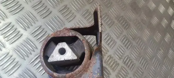 Engine mount bracket
