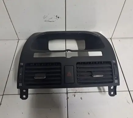 Toyota Avensis T250 Dash center air vent grill