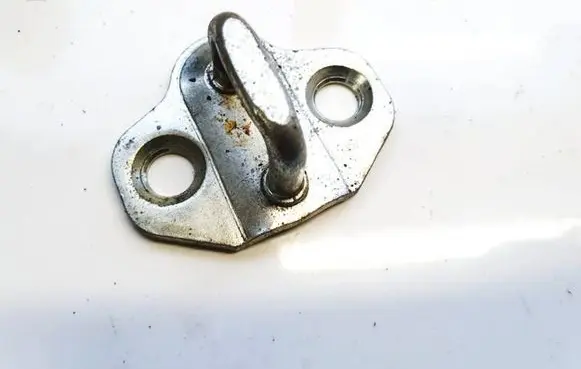 Opel Omega B2 Front door lock loop/hook striker 