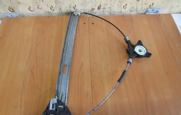 Mazda 3 I Front door window regulator with motor