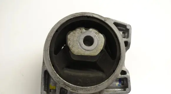 Mercedes-Benz A W169 Engine mount bracket A1692400618