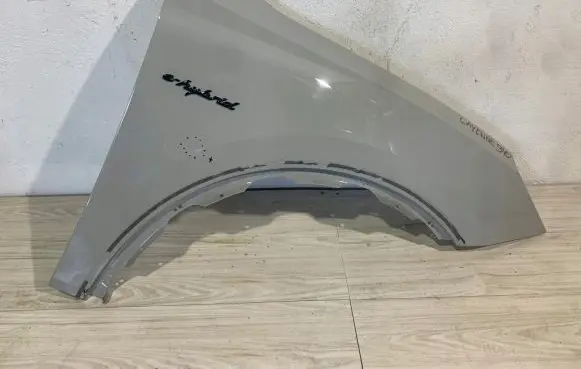 Porsche Cayenne (9Y0 9Y3) Fender