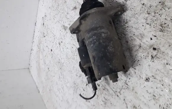 Volkswagen New Beetle Starter motor