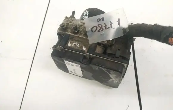 Skoda Fabia Mk2 (5J) ABS Pump 6R0907379J 0265800816