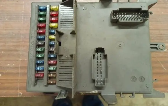 Renault Laguna II Fuse module 518095401