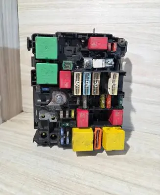 Peugeot 2008 I Fuse module 9804848480
