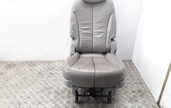 KIA Carnival Second row seats 